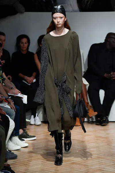 Look 29
